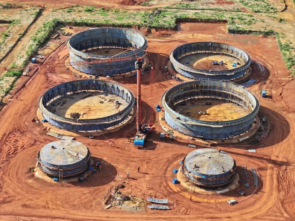 SONAP : Le DG Lanciné Condé inspecte le chantier du dépôt pétrolier de Kodiaran