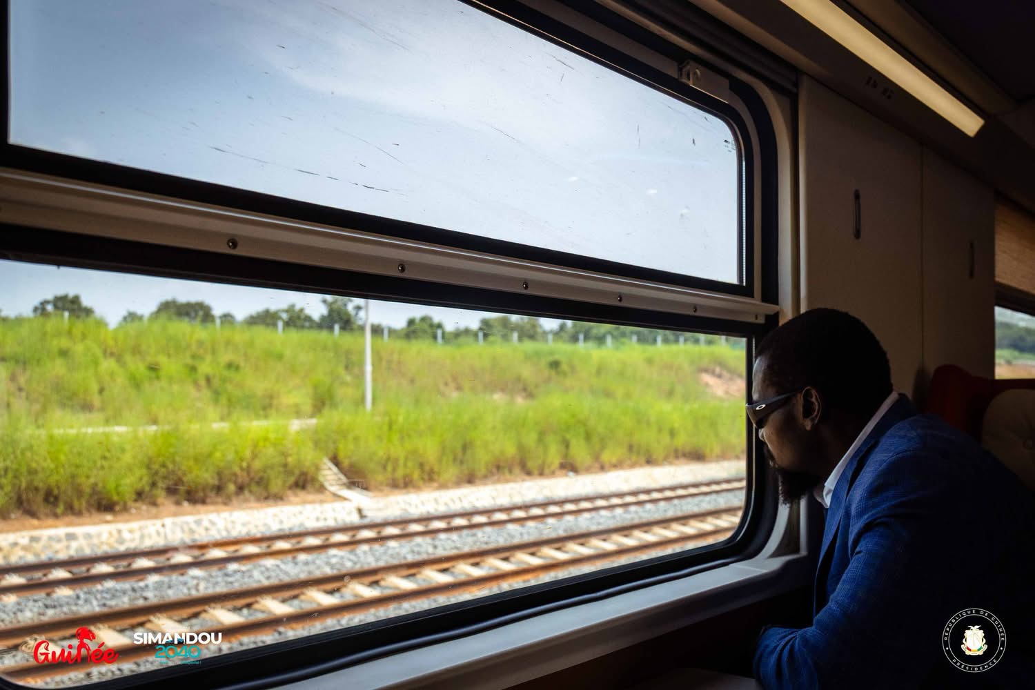 Transguinéen : Mamadi Doumbouya effectue le voyage inaugural du train de voyageurs entre Morébaya et Kassa